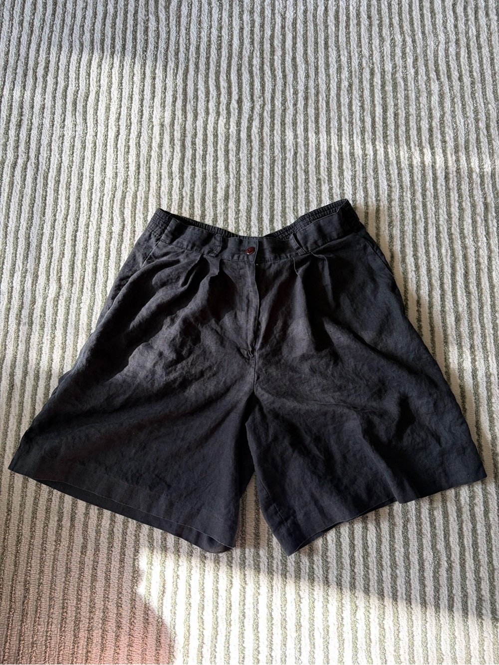 Vintage 100% Linen Black Casual Pleated Shorts